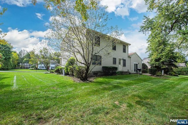 2 Rochambeau Road, Pequannock Township, NJ 07444