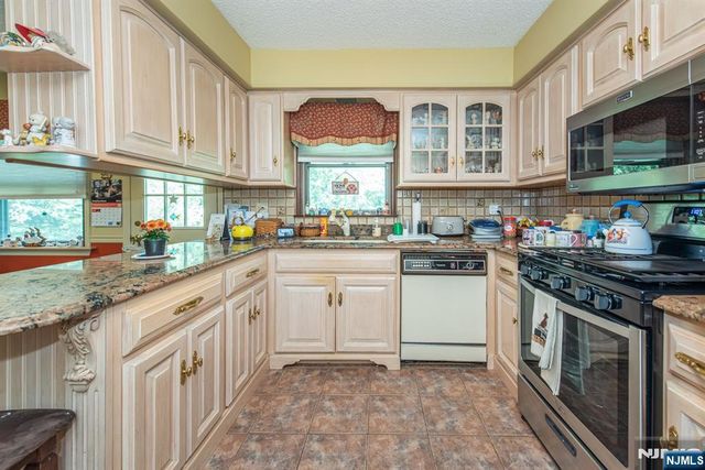 2 Rochambeau Road, Pequannock Township, NJ 07444