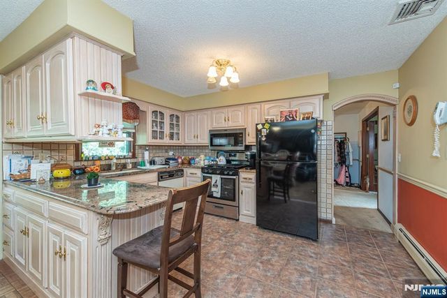 2 Rochambeau Road, Pequannock Township, NJ 07444