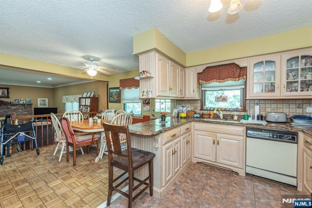 2 Rochambeau Road, Pequannock Township, NJ 07444