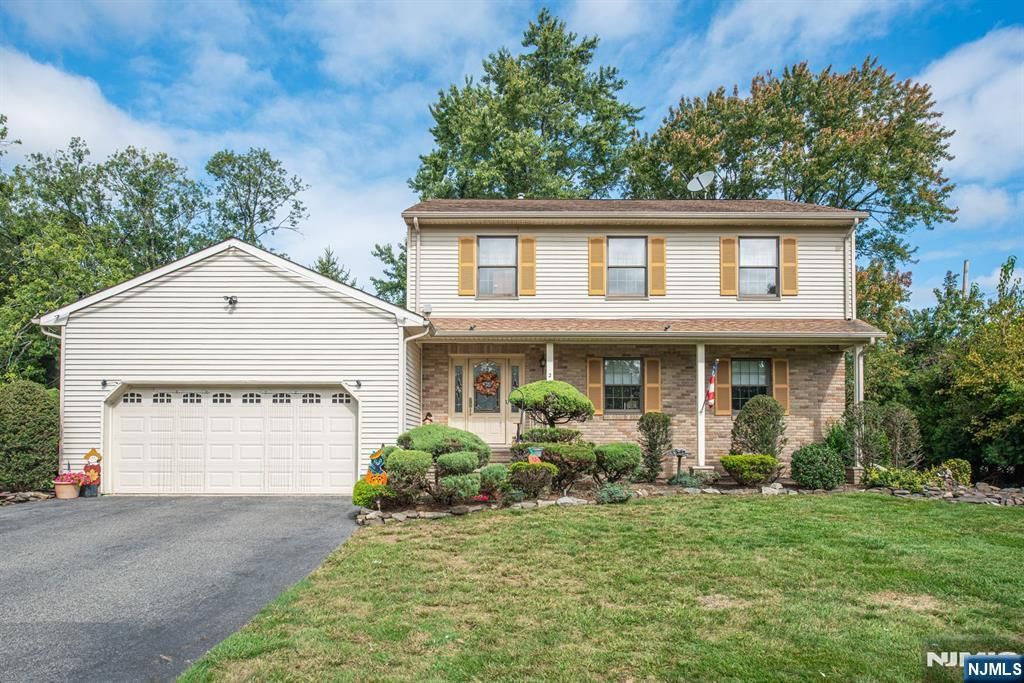 2 Rochambeau Road, Pequannock Township, NJ 07444