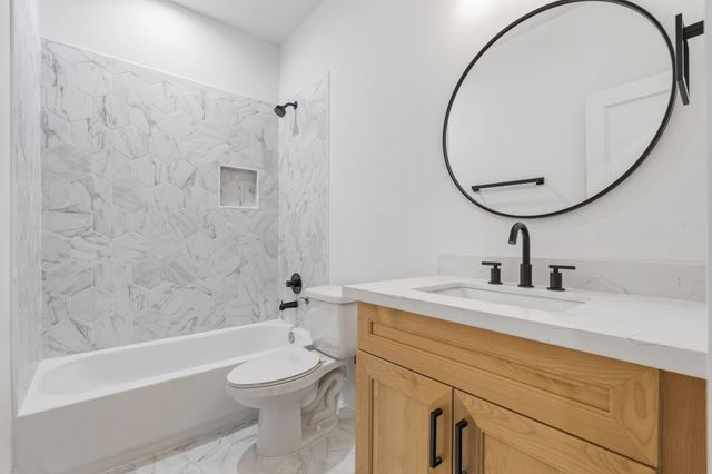 8805 Parkway Drive, Houston, TX 77088