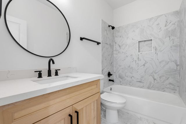 8805 Parkway Drive, Houston, TX 77088