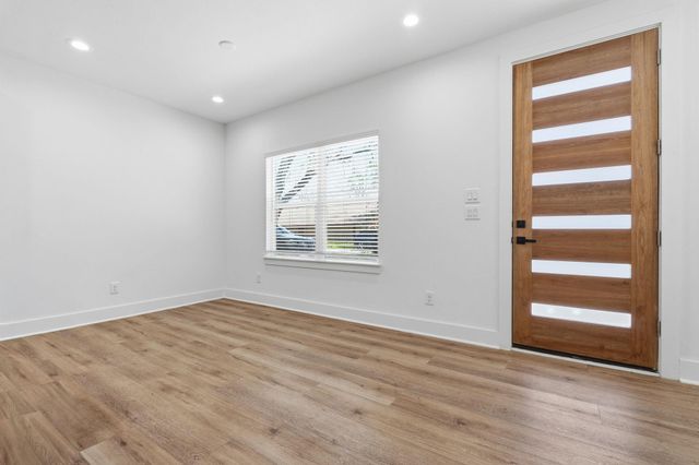 8805 Parkway Drive, Houston, TX 77088