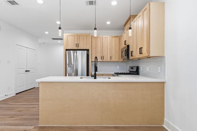 8805 Parkway Drive, Houston, TX 77088