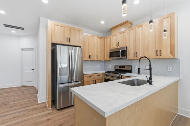 8805 Parkway Drive, Houston, TX 77088