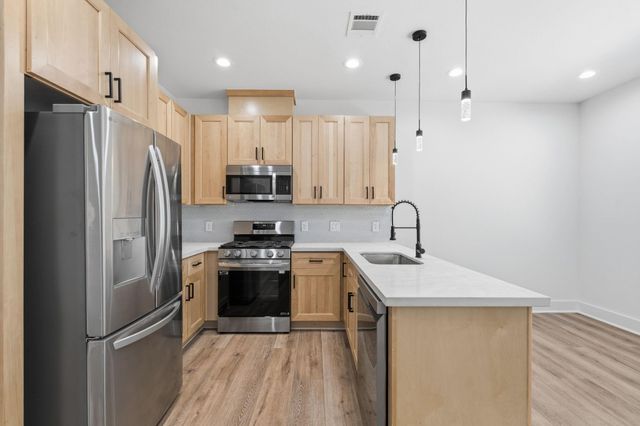 8805 Parkway Drive, Houston, TX 77088