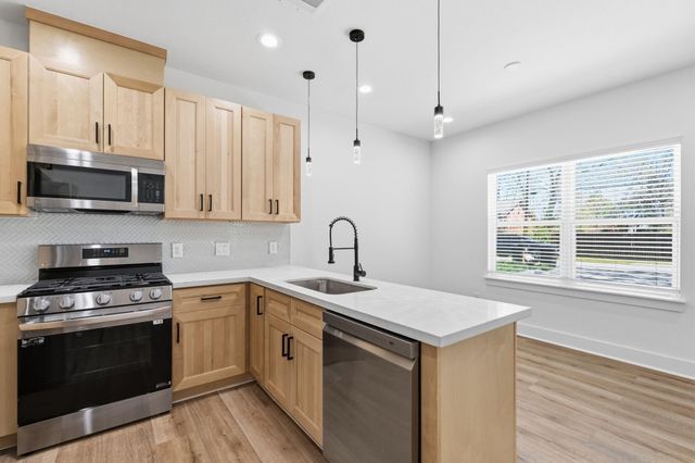 8805 Parkway Drive, Houston, TX 77088