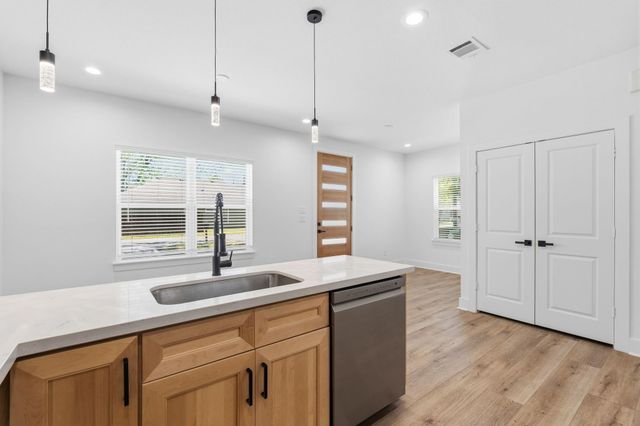8805 Parkway Drive, Houston, TX 77088