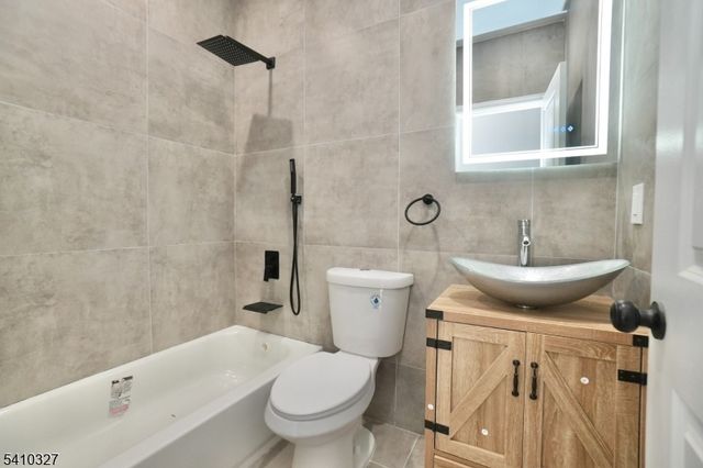 41 Arlington Ave, Jersey City, NJ 07305