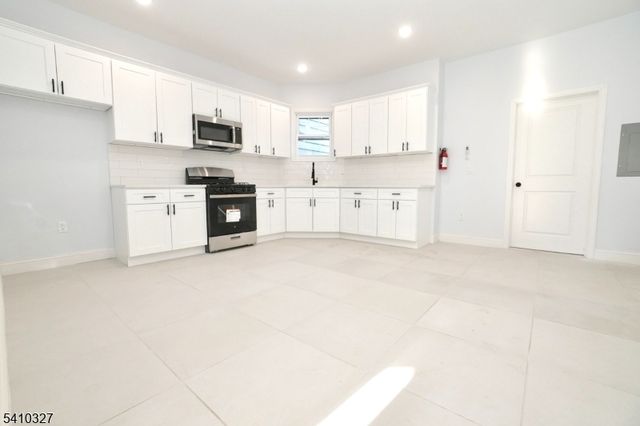 41 Arlington Ave, Jersey City, NJ 07305