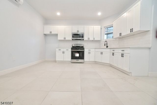 41 Arlington Ave, Jersey City, NJ 07305