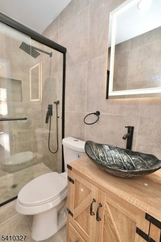 41 Arlington Ave, Jersey City, NJ 07305