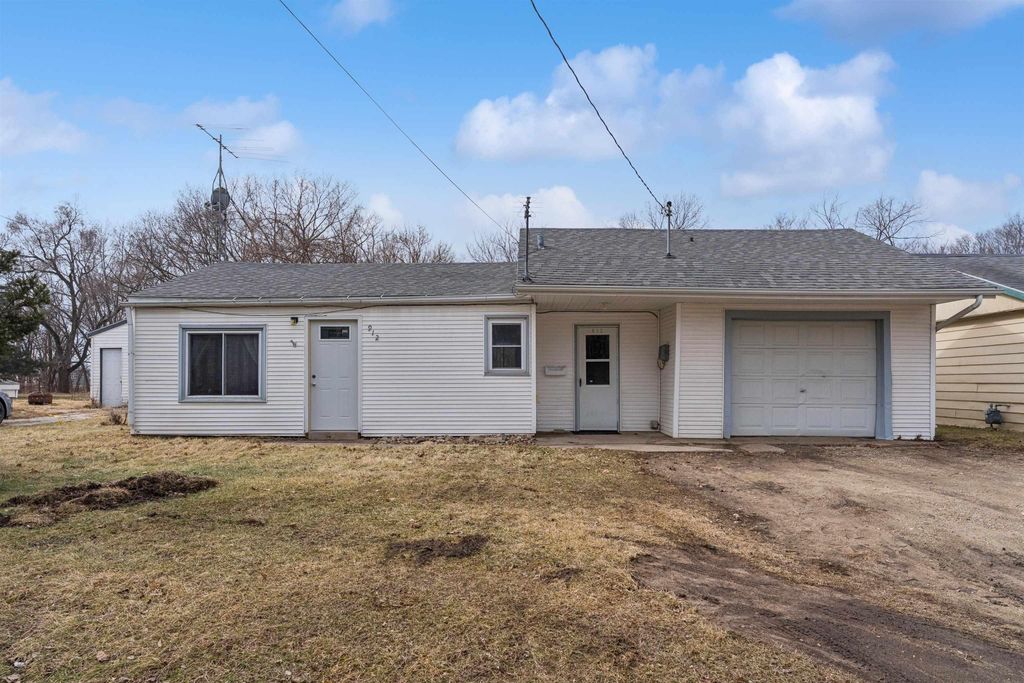 912 Jones Road, Evansdale, IA 50707