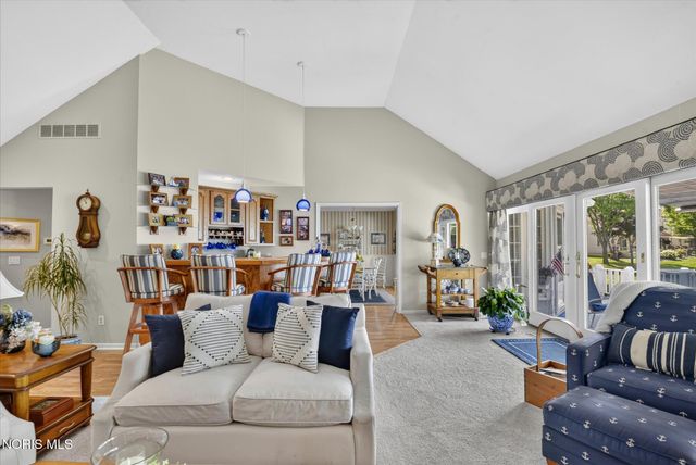 7913 N Shoreline Drive, Holland, OH 43528