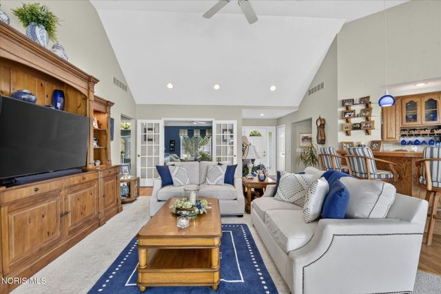 7913 N Shoreline Drive, Holland, OH 43528