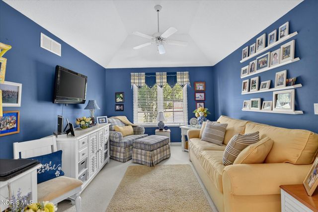 7913 N Shoreline Drive, Holland, OH 43528