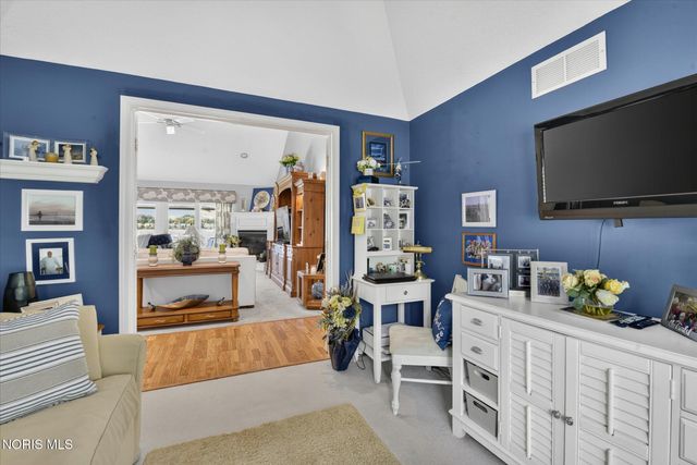 7913 N Shoreline Drive, Holland, OH 43528
