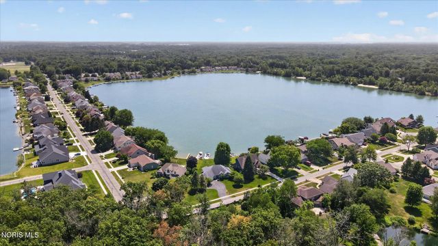 7913 N Shoreline Drive, Holland, OH 43528