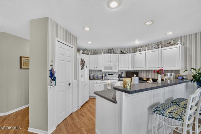 7913 N Shoreline Drive, Holland, OH 43528
