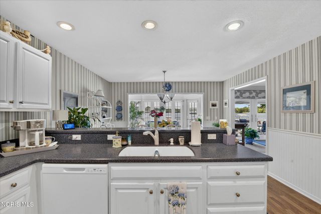 7913 N Shoreline Drive, Holland, OH 43528