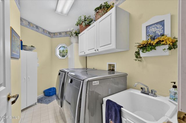 7913 N Shoreline Drive, Holland, OH 43528