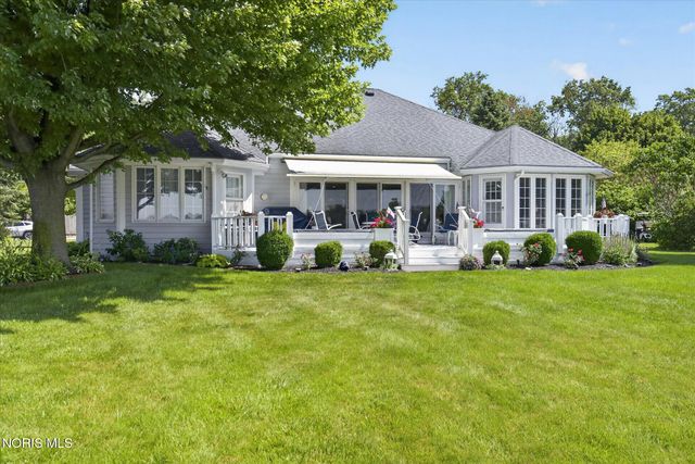 7913 N Shoreline Drive, Holland, OH 43528
