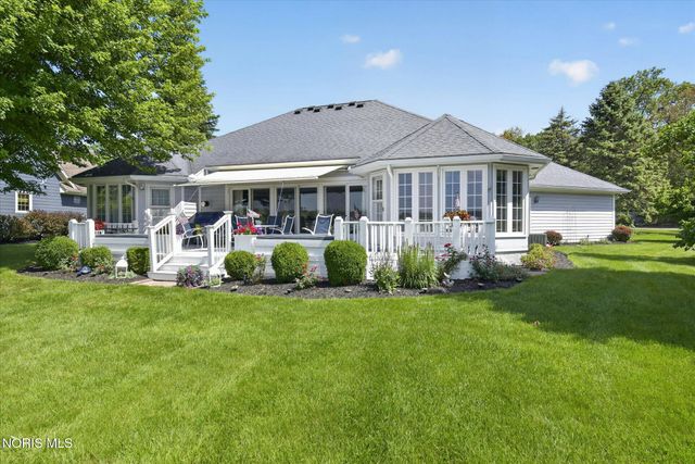 7913 N Shoreline Drive, Holland, OH 43528