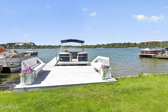 7913 N Shoreline Drive, Holland, OH 43528