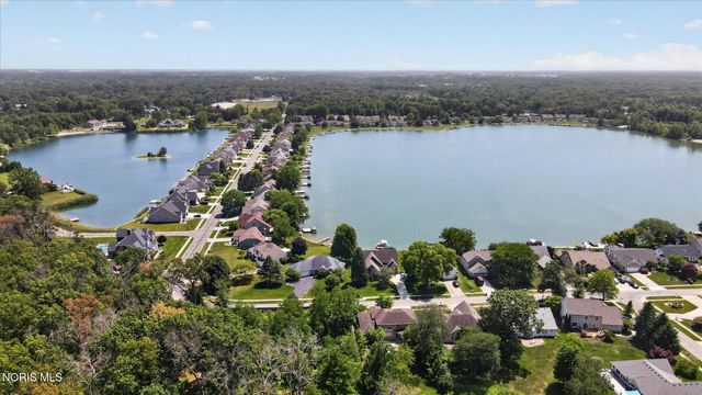 7913 N Shoreline Drive, Holland, OH 43528
