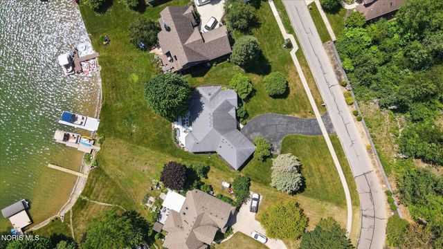 7913 N Shoreline Drive, Holland, OH 43528