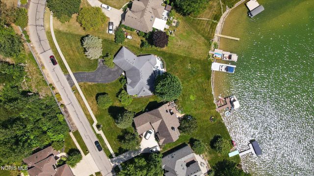 7913 N Shoreline Drive, Holland, OH 43528
