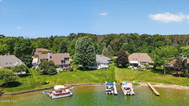 7913 N Shoreline Drive, Holland, OH 43528