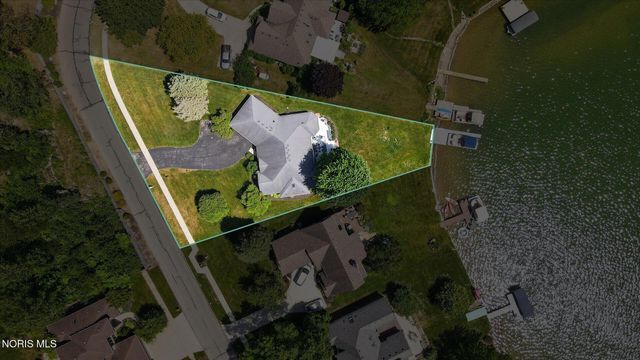 7913 N Shoreline Drive, Holland, OH 43528