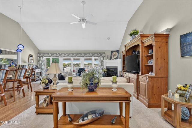 7913 N Shoreline Drive, Holland, OH 43528