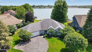 7913 N Shoreline Drive, Holland, OH 43528