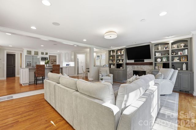 2927 Somerset Drive, Charlotte, NC 28209