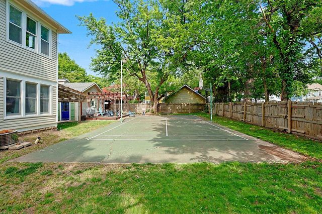 256 N Roosevelt Ave, Wichita, KS 67208