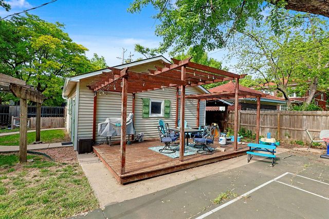 256 N Roosevelt Ave, Wichita, KS 67208