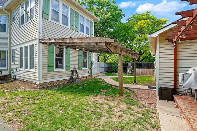 256 N Roosevelt Ave, Wichita, KS 67208