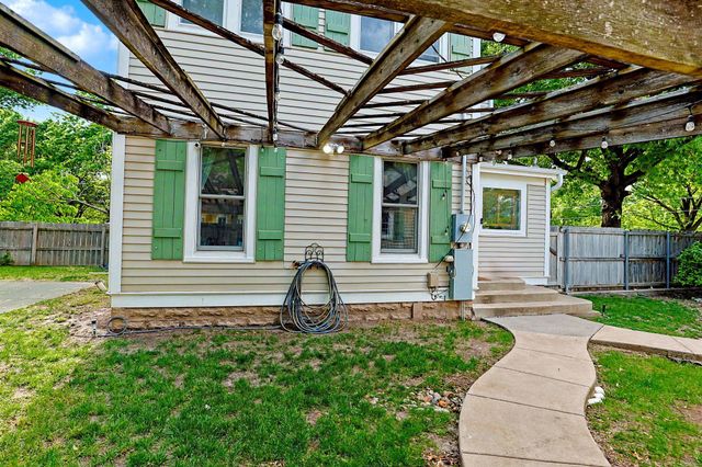256 N Roosevelt Ave, Wichita, KS 67208