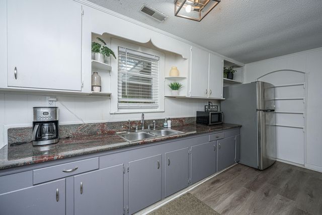 2136 Easy Street, North Charleston, SC 29406