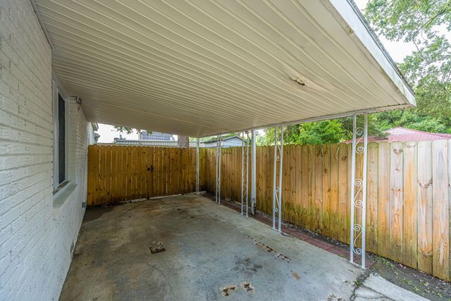 2136 Easy Street, North Charleston, SC 29406