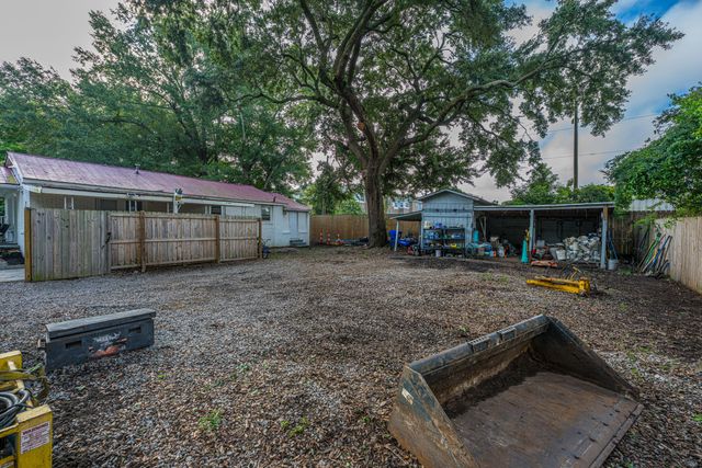 2136 Easy Street, North Charleston, SC 29406