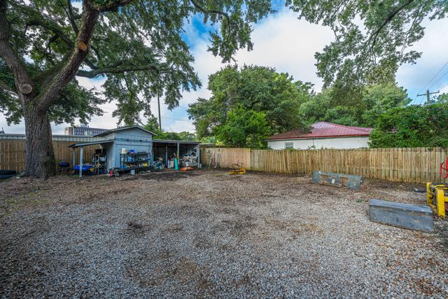 2136 Easy Street, North Charleston, SC 29406