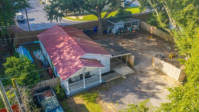 2136 Easy Street, North Charleston, SC 29406
