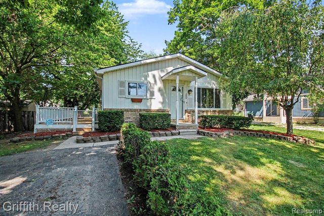 5096 Walker Drive, Brighton, MI 48114