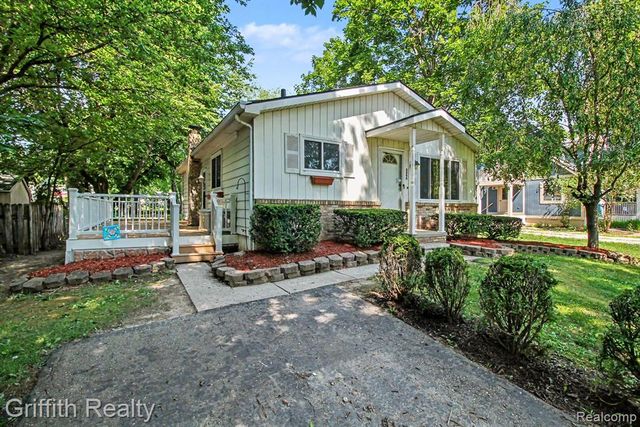 5096 Walker Drive, Brighton, MI 48114