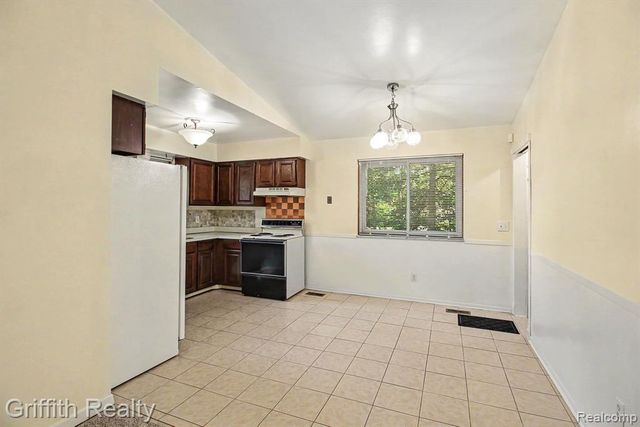 5096 Walker Drive, Brighton, MI 48114