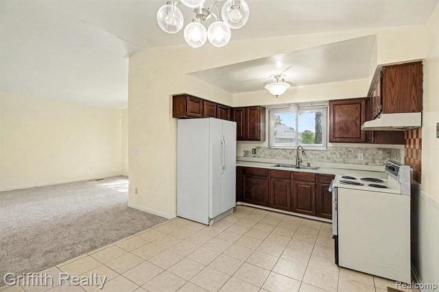 5096 Walker Drive, Brighton, MI 48114